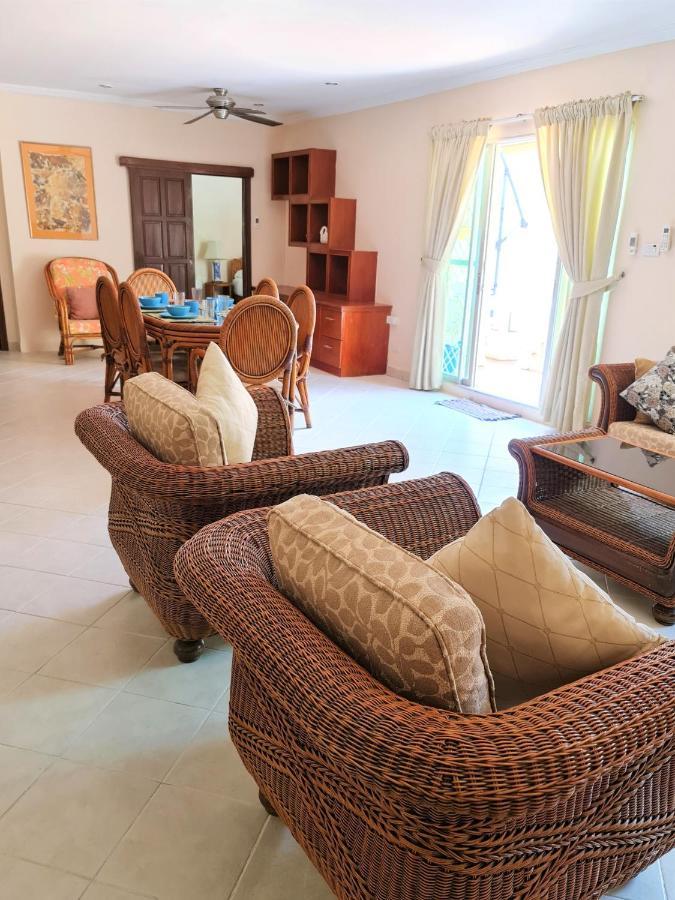 Butterfly Garden Boutique Residence By Luxury View Ex Lg Apts And Villas, A Lifestyle Destination 1 To 3 Bedroom Units 110 To 190 Sqmtr, 2 Full Bathrooms, Rain Shower, Complete Kitchen, Free Fast Fiber Wifi, 55" Smart Tvs, 24-7 Staff, Spa Bath, Free Pattaya Exterior foto