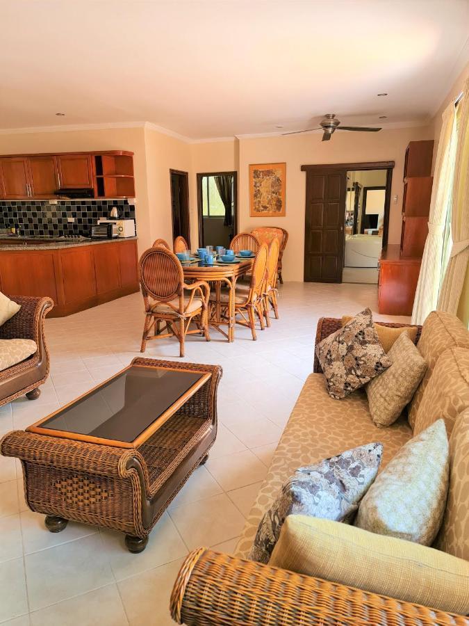 Butterfly Garden Boutique Residence By Luxury View Ex Lg Apts And Villas, A Lifestyle Destination 1 To 3 Bedroom Units 110 To 190 Sqmtr, 2 Full Bathrooms, Rain Shower, Complete Kitchen, Free Fast Fiber Wifi, 55" Smart Tvs, 24-7 Staff, Spa Bath, Free Pattaya Exterior foto