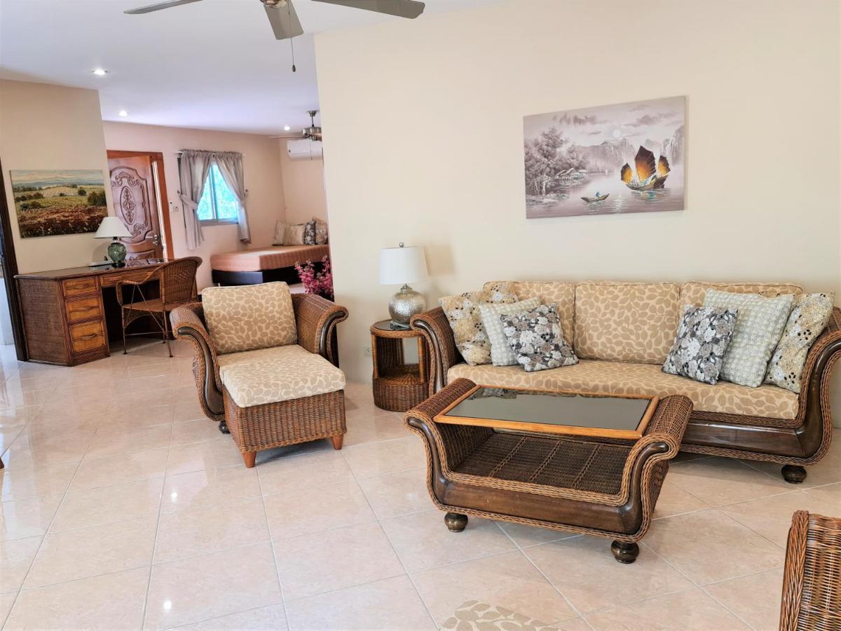 Butterfly Garden Boutique Residence By Luxury View Ex Lg Apts And Villas, A Lifestyle Destination 1 To 3 Bedroom Units 110 To 190 Sqmtr, 2 Full Bathrooms, Rain Shower, Complete Kitchen, Free Fast Fiber Wifi, 55" Smart Tvs, 24-7 Staff, Spa Bath, Free Pattaya Exterior foto