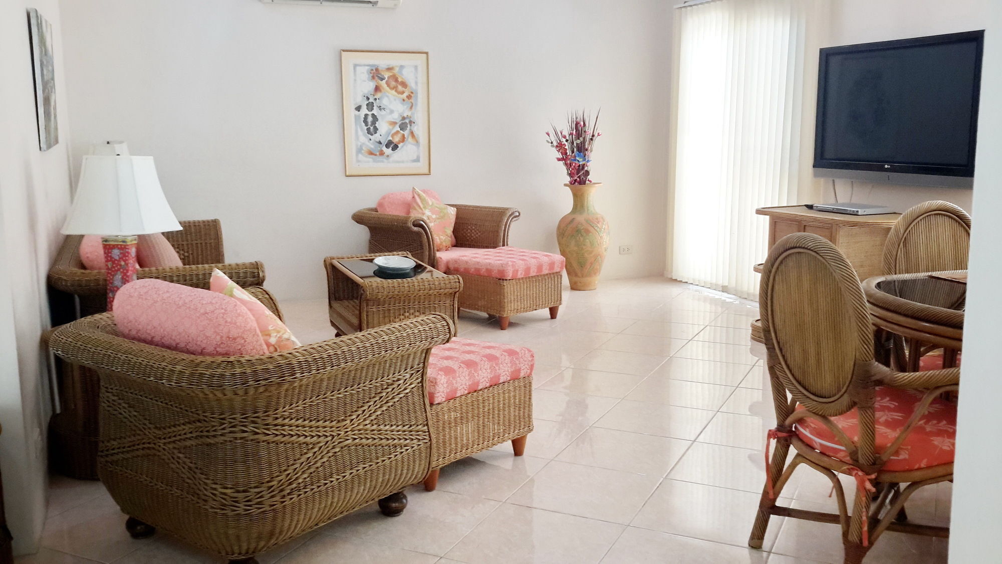 Butterfly Garden Boutique Residence By Luxury View Ex Lg Apts And Villas, A Lifestyle Destination 1 To 3 Bedroom Units 110 To 190 Sqmtr, 2 Full Bathrooms, Rain Shower, Complete Kitchen, Free Fast Fiber Wifi, 55" Smart Tvs, 24-7 Staff, Spa Bath, Free Pattaya Exterior foto