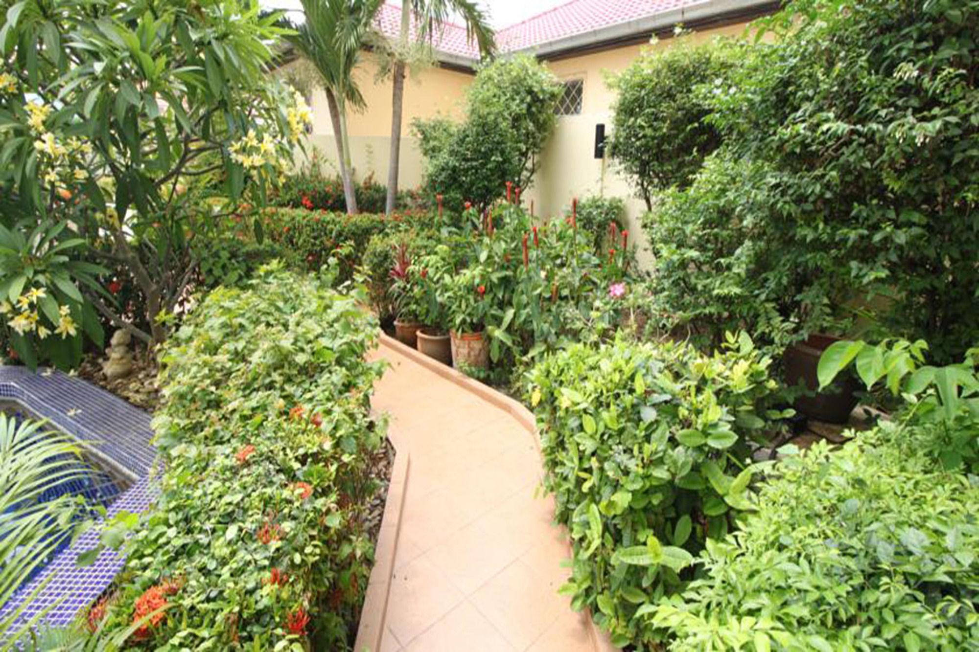 Butterfly Garden Boutique Residence By Luxury View Ex Lg Apts And Villas, A Lifestyle Destination 1 To 3 Bedroom Units 110 To 190 Sqmtr, 2 Full Bathrooms, Rain Shower, Complete Kitchen, Free Fast Fiber Wifi, 55" Smart Tvs, 24-7 Staff, Spa Bath, Free Pattaya Exterior foto